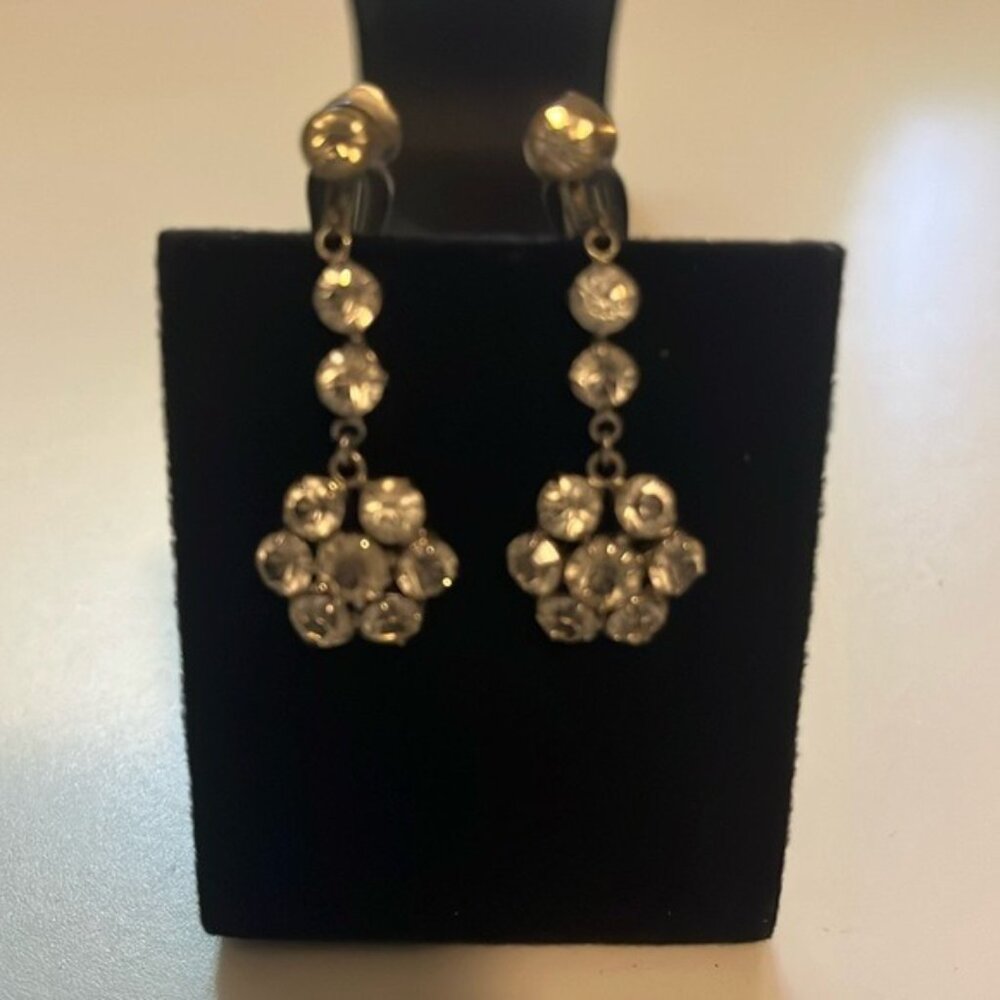 ✨💎 Vintage Silver-Tone Crystal Floral Clip-On Dangle Earrings